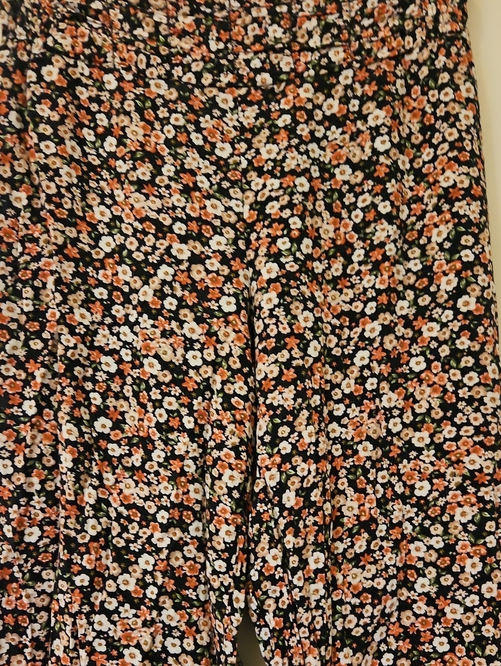 by & by Xs Cropped  Pants with Pink and Cream Floral Pattern